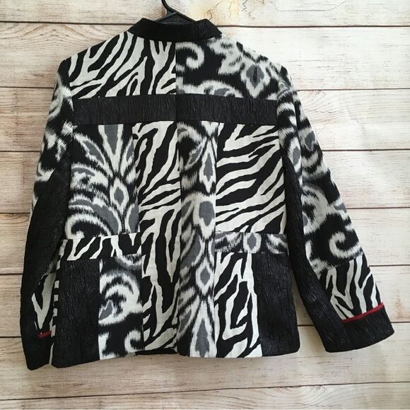 CHICOS BLAZER IN ZEBRA PRINT‎ - Picture 8 of 9